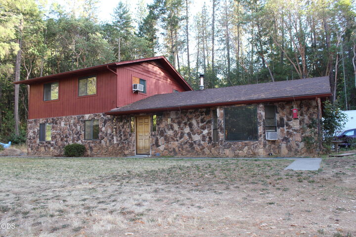 Property Photo: 333 Greens Creek Road OR 97527