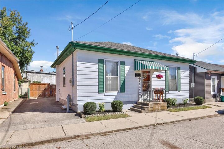 Property Photo:  7 Halls Avenue  ON N3T 3X2 