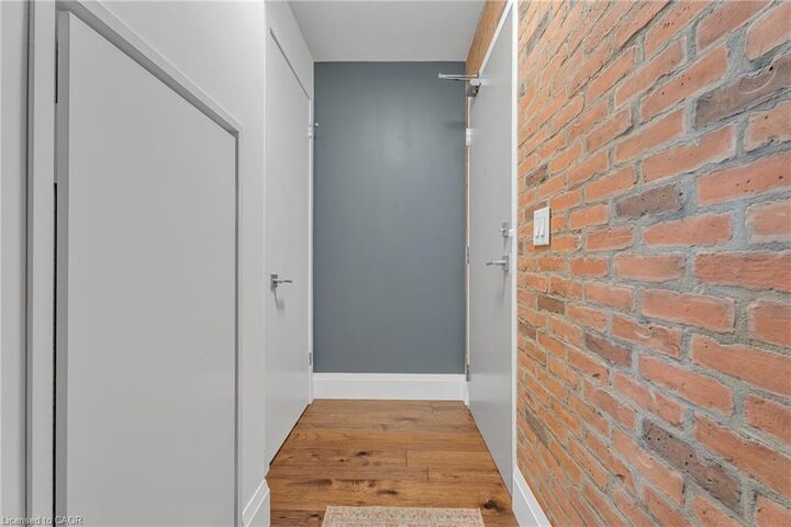 Property Photo:  455 Charlton Avenue E 504  ON L8N 0B2 