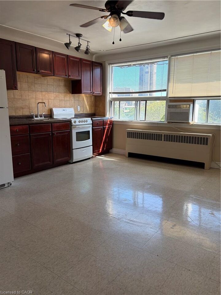 Property Photo:  119 Macnab Street S 19  ON L8P 3C2 