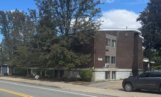 Property Photo:  949 Main St 12  MA 01801 