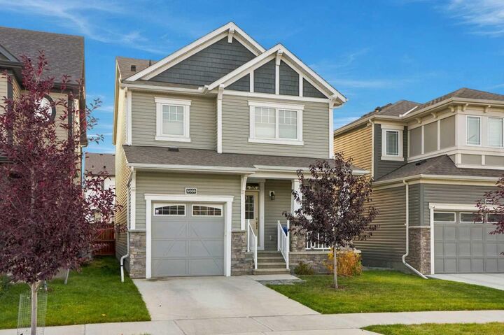 Property Photo:  5009 Windsong Boulevard SW  AB T4B 5L2 
