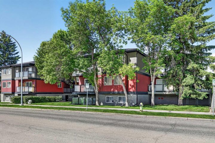 Property Photo:  1915 26 Street SW 204  AB T3E 2A2 
