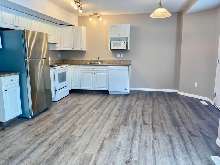 Property Photo:  10150 121 Avenue 208  AB T8V 8H2 