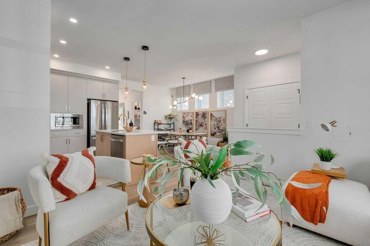 Property Photo:  463 Buffaloberry Manor SE  AB T3M 4G8 