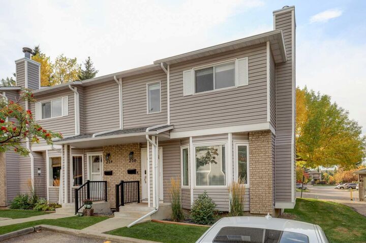 Property Photo:  236 Cedarwood Park SW  AB T2W 5T6 