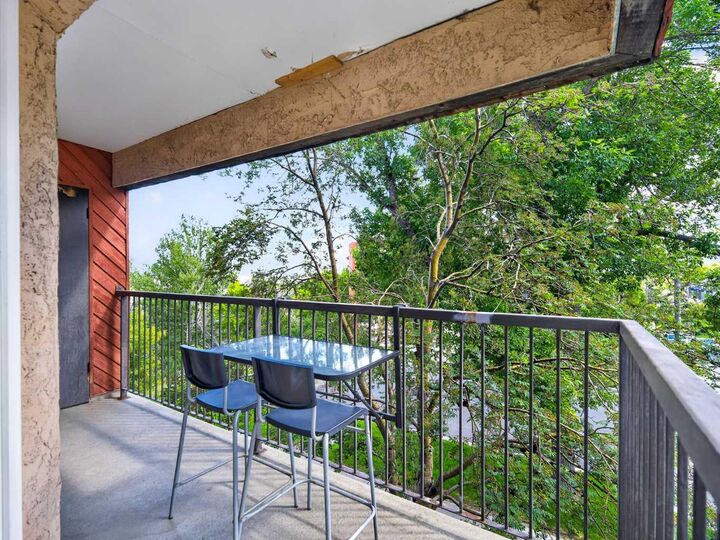 Property Photo: 402 4 Avenue NE 5 AB T2E 0J5