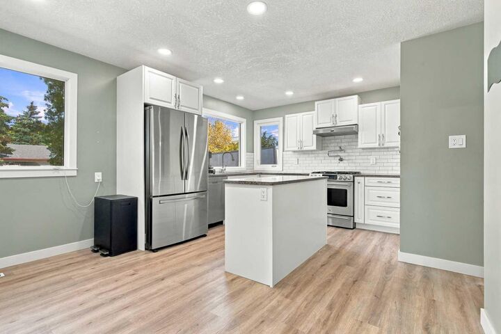 Property Photo:  11107 94 Street  AB T8V 1Y8 