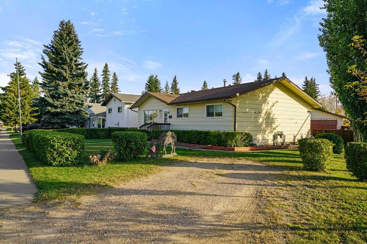 Property Photo:  5323 55 Avenue  AB T0B 4N0 