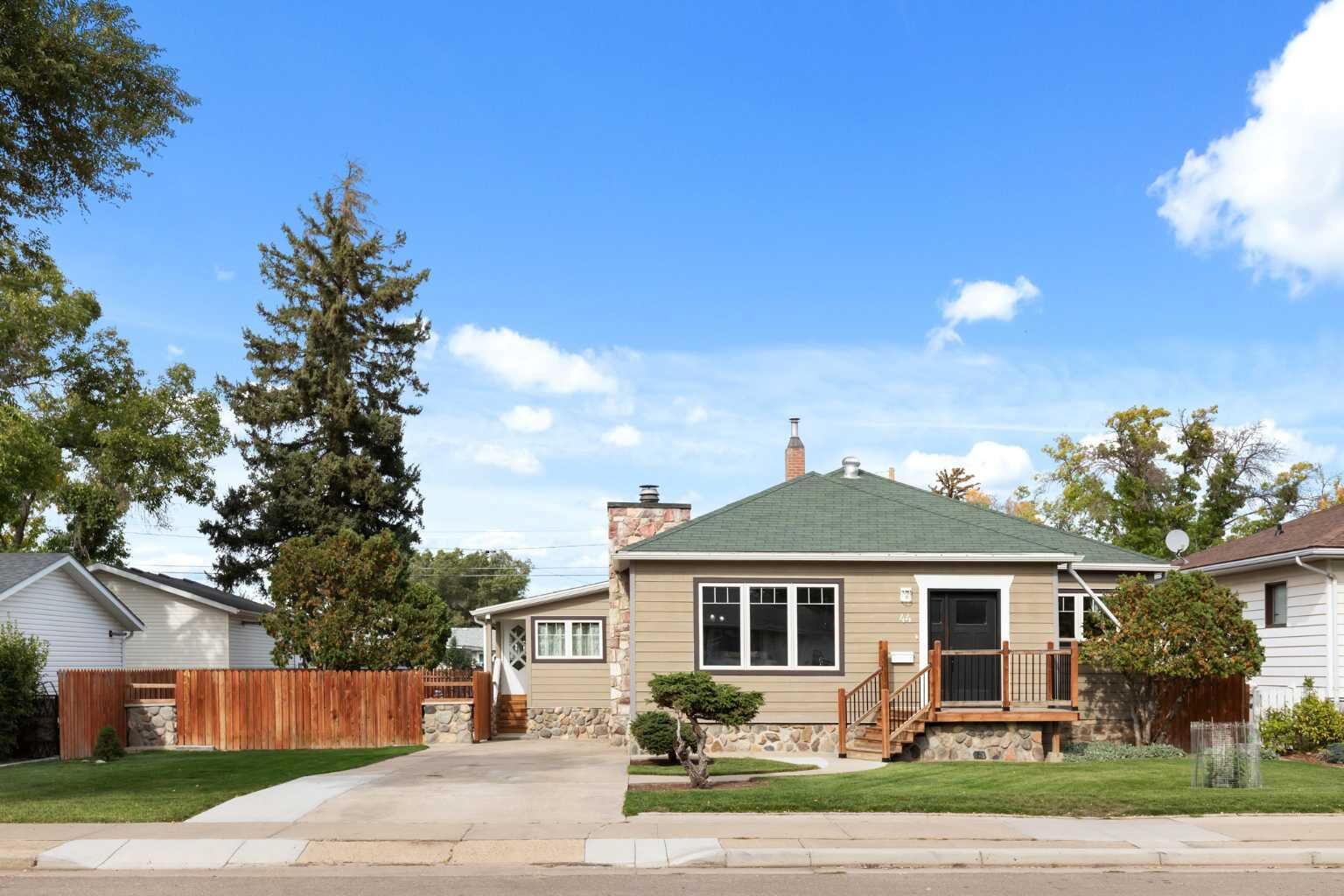 Property Photo:  44 8 Street NE  AB T1A 5R3 