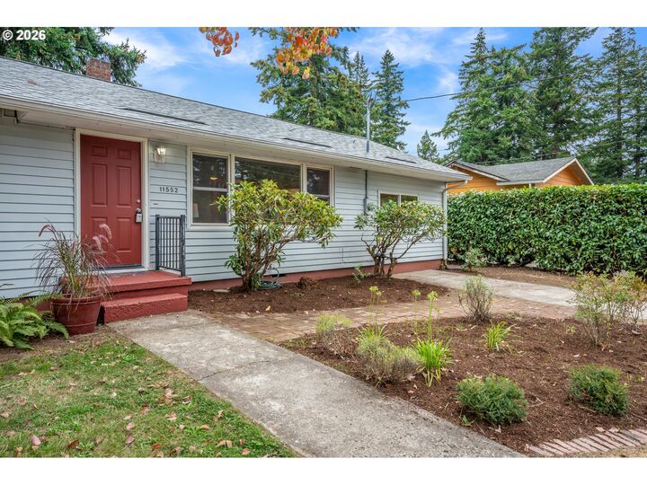 Property Photo:  11552 SE Hawthorne St  OR 97216 