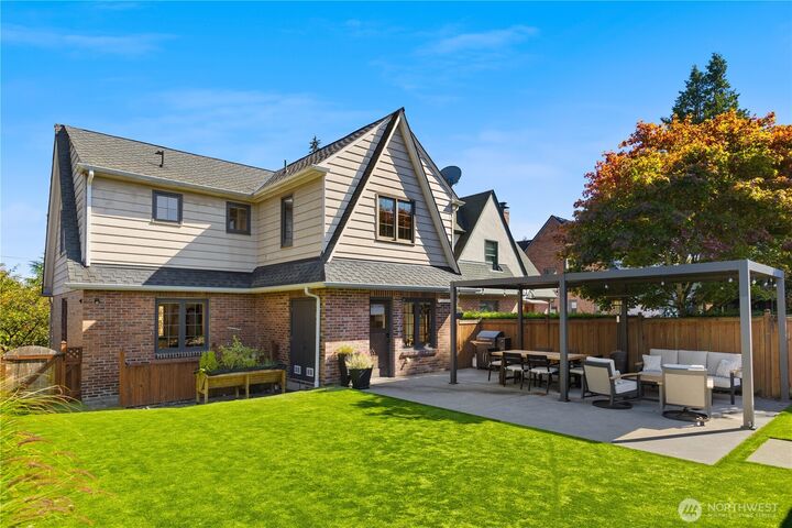 Property Photo: 6857 32nd Avenue NE WA 98115