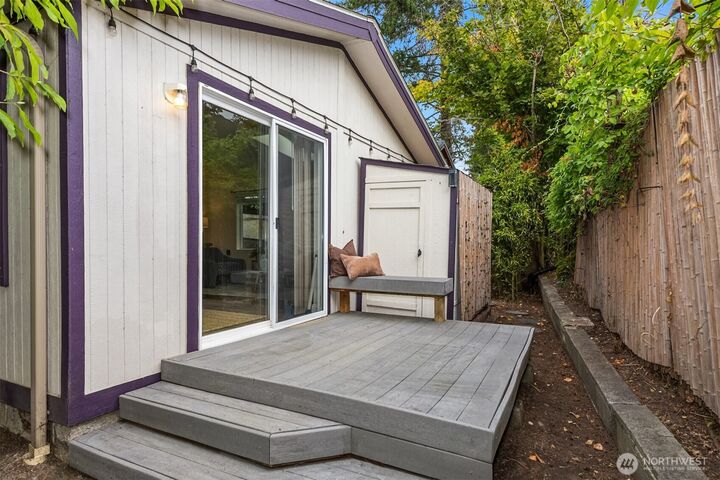Property Photo: 216 Madrona Way NE WA 98110