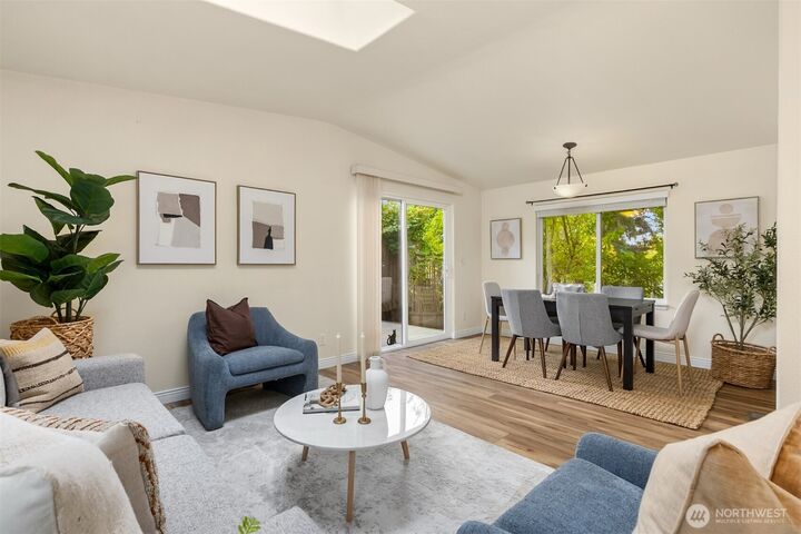 Property Photo:  216  Madrona Way NE  WA 98110 