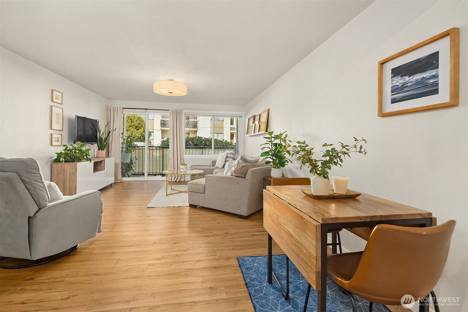 Property Photo:  11556  Greenwood Avenue N 102  WA 98133 