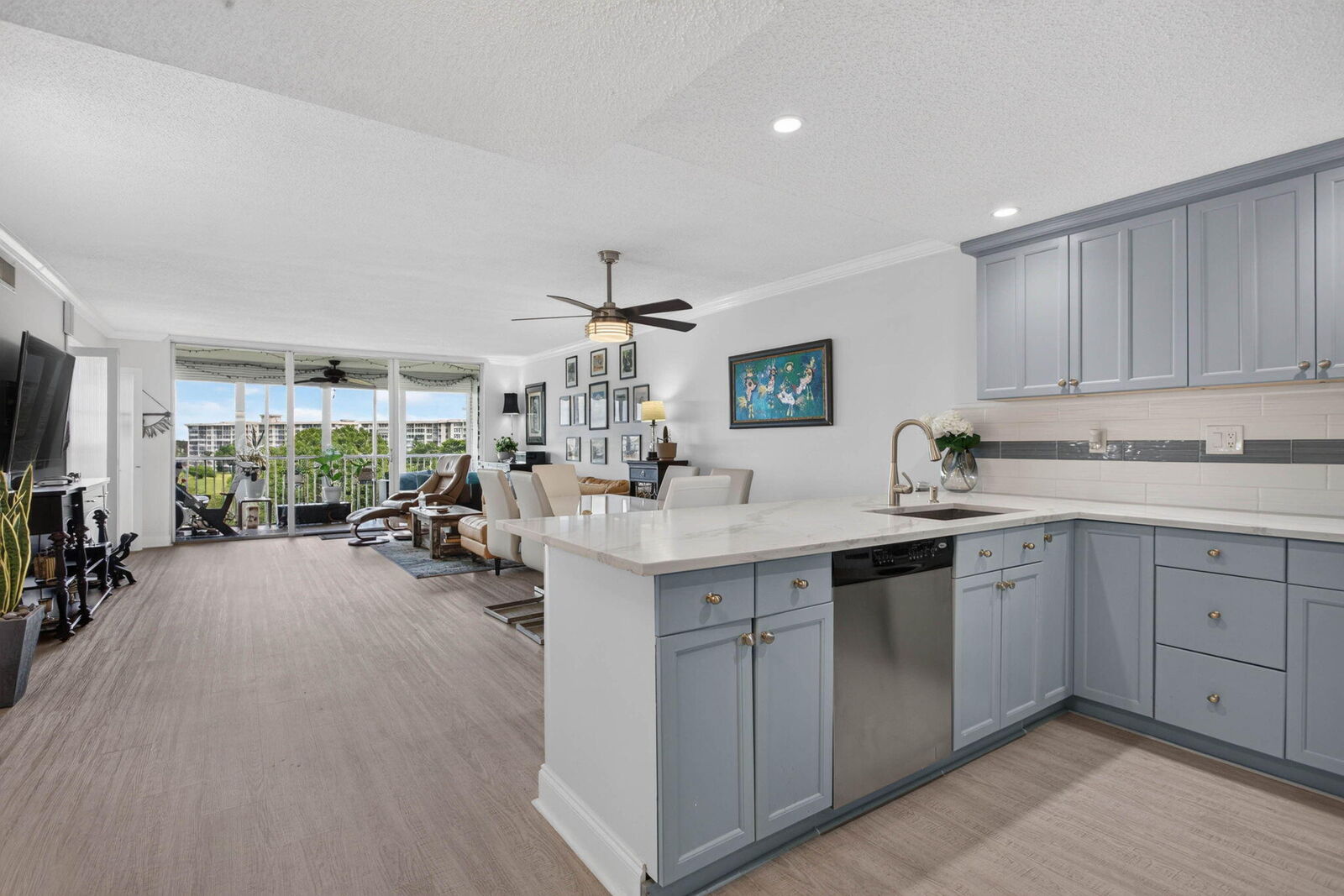 Property Photo:  2901 S Palm Aire Drive 610  FL 33069 