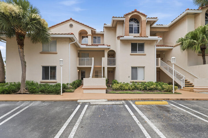 Property Photo:  20101 Glenmoor Drive  FL 33409 