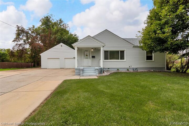 Property Photo: 512 Magnolia Drive MI 48141