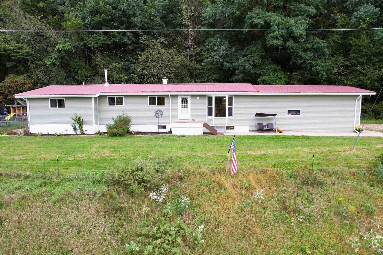 Property Photo: 31187 County F Road WI 53518