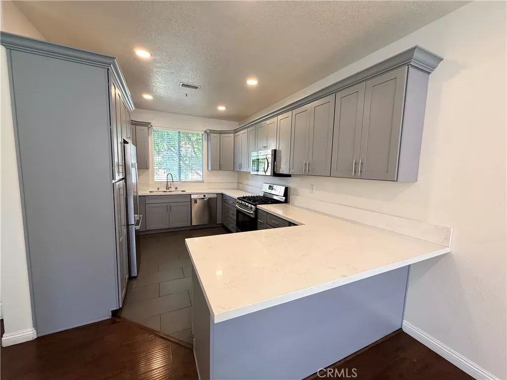 Property Photo: 8 Cuzzano Aisle CA 92606