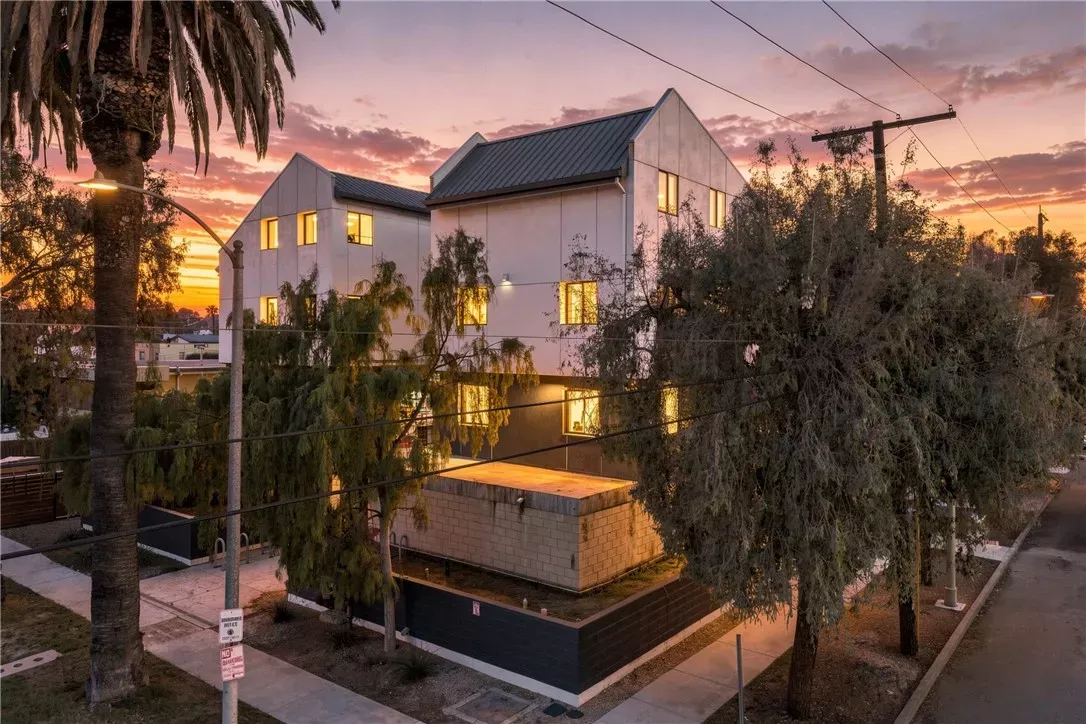 Property Photo:  2301 S Cloverdale  CA 90016 