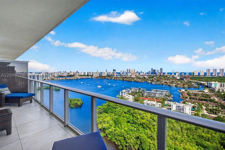 Property Photo: 16385 Biscayne Blvd Lph17 FL 33160