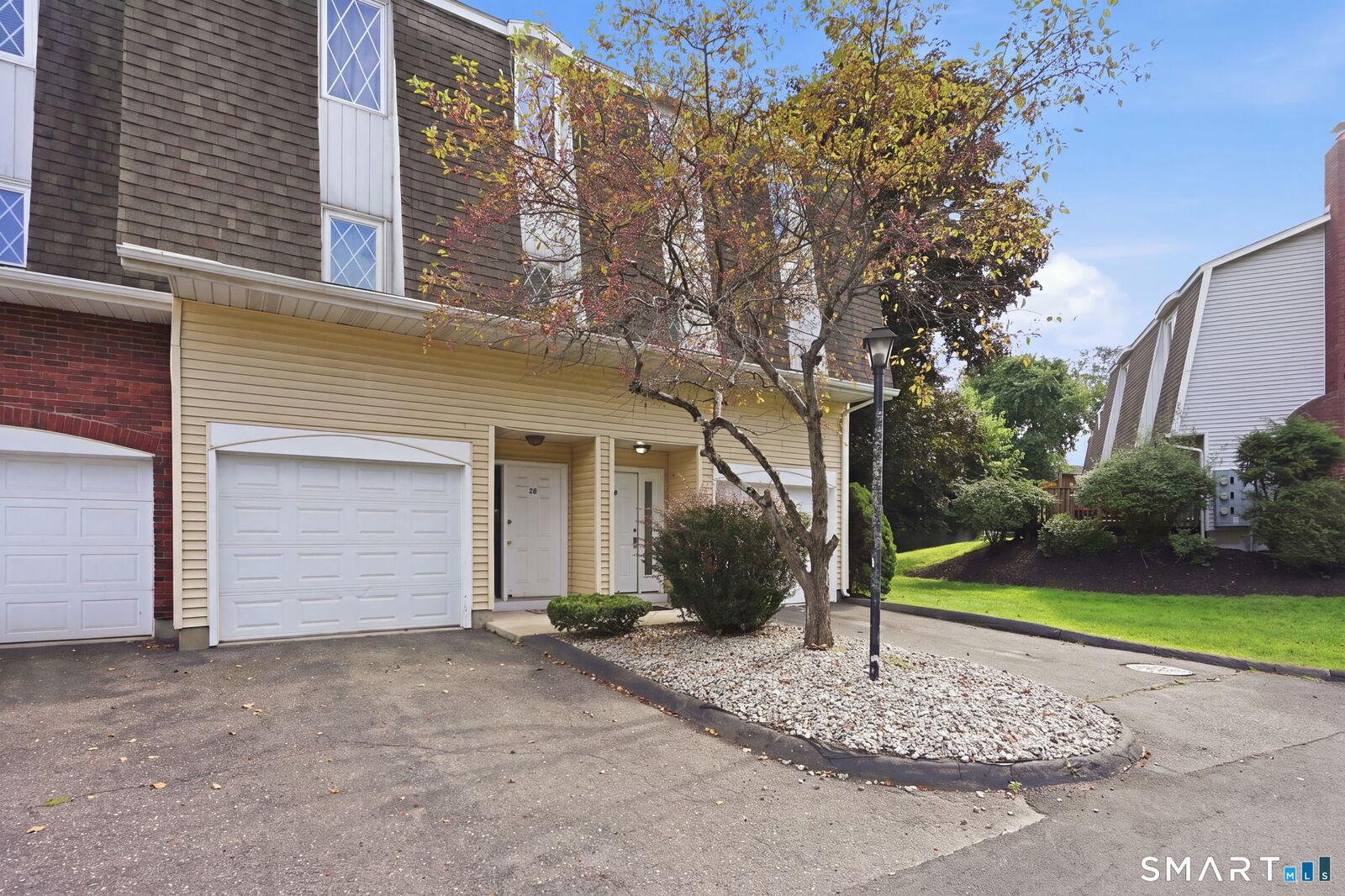 Property Photo:  18 Northbrook Court 18  CT 06108 