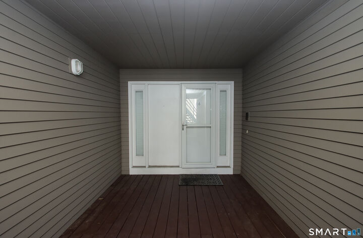 Property Photo:  14 Harbour Close 14  CT 06519 