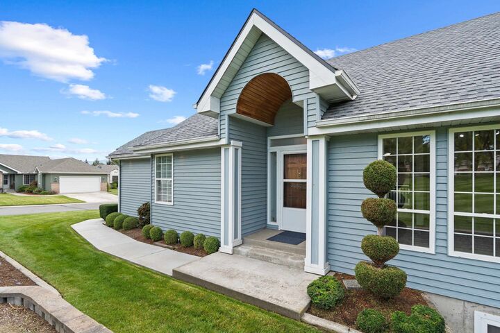 Property Photo: 2412 S Sunnybrook Ln WA 99037
