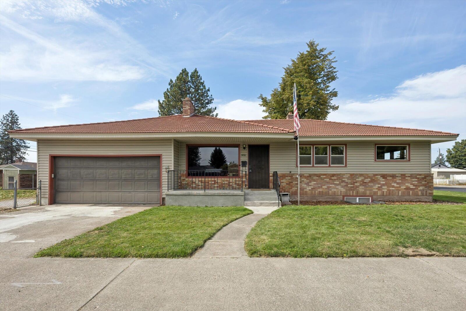 Property Photo: 5721 N Whitehouse St WA 99205