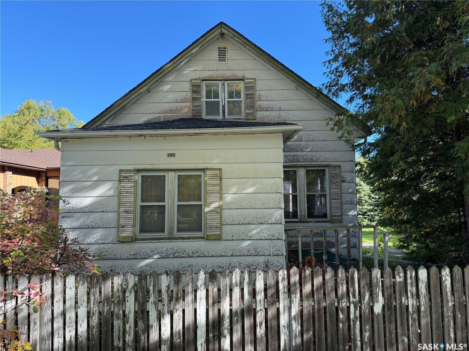 Property Photo:  203 6th Avenue W  SK S0A 0L0 
