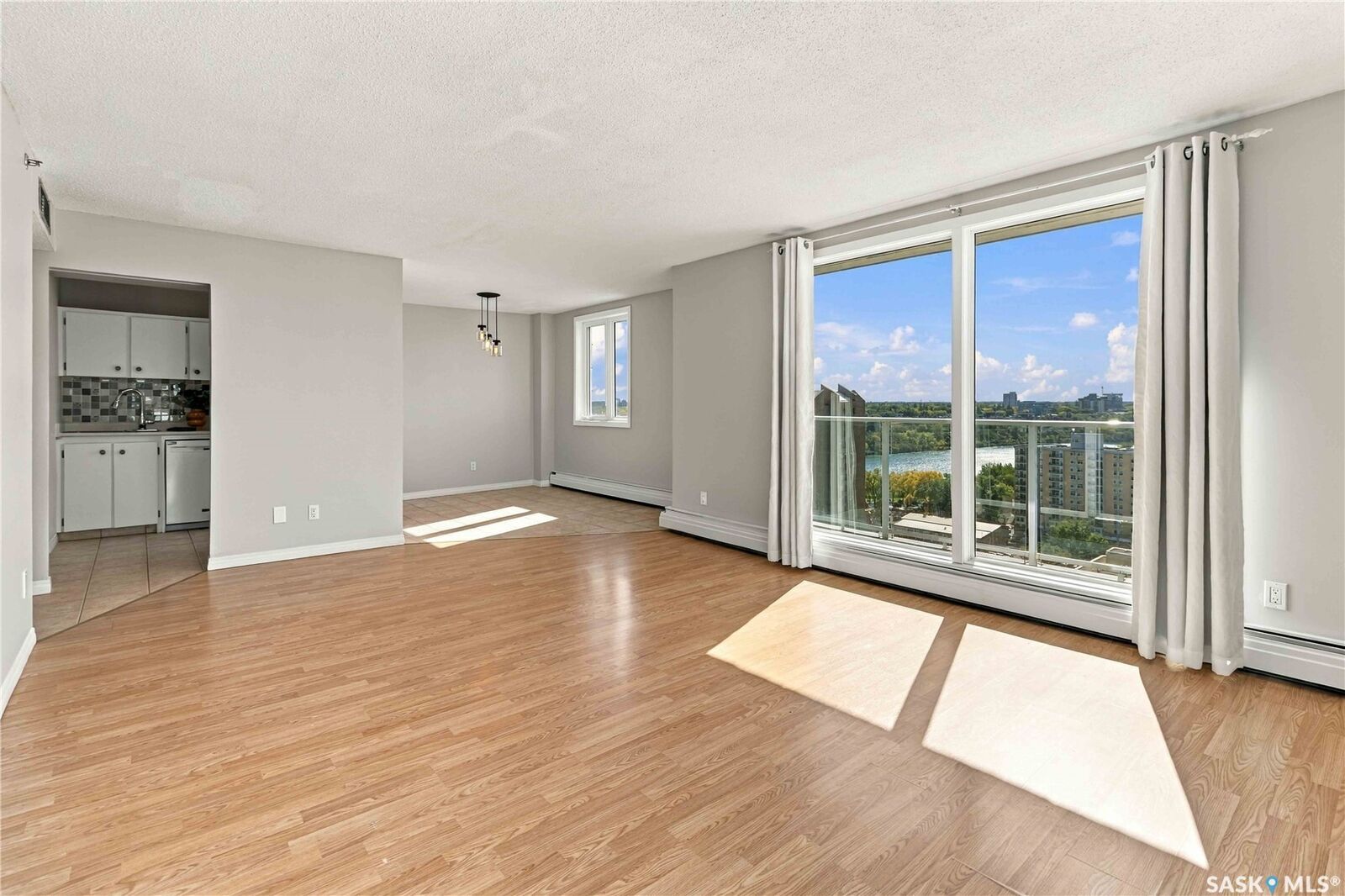Property Photo:  320 5th Avenue N 1907  SK S7K 2P5 