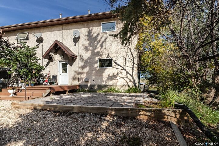 Property Photo:  412 Lake Avenue 6  SK S0K 4T1 