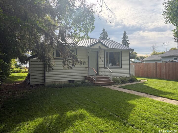 Property Photo:  210 2nd Street NW  SK S0A 4J0 