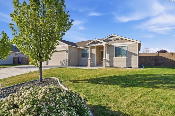Property Photo:  7207 Courtney Ct  WA 99301 