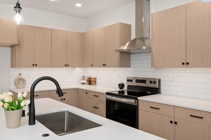 Property Photo:  1102 Fairhaven Loop  WA 99352 