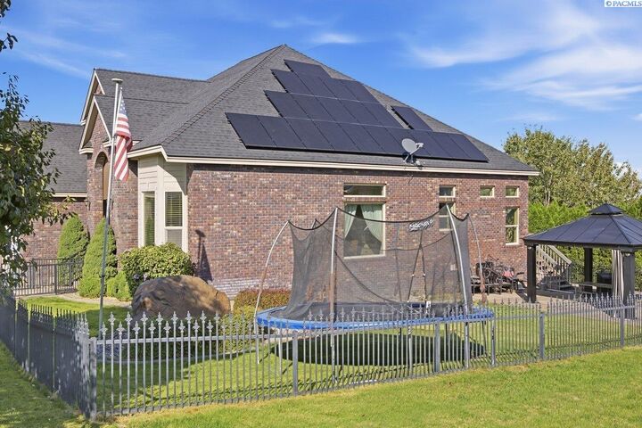 Property Photo: 4607 Adobe Dr WA 99301