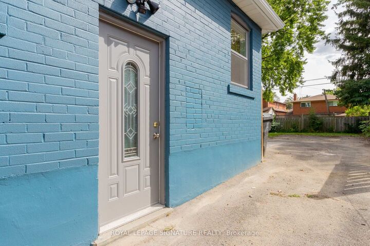 Property Photo:  91 Bishop Avenue Lower Level  ON M2M 1Z5 