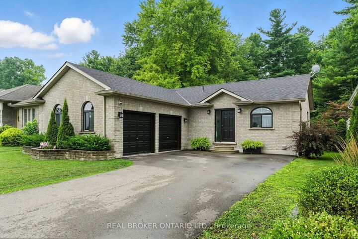 Photo de la propriété: 53 Hawtrey Road ON N4B 2W5