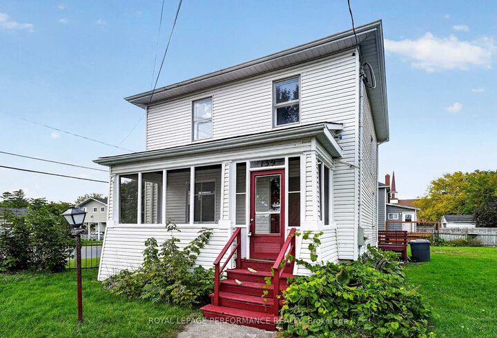 Property Photo:  139 8th Street W  ON K6J 2Z3 