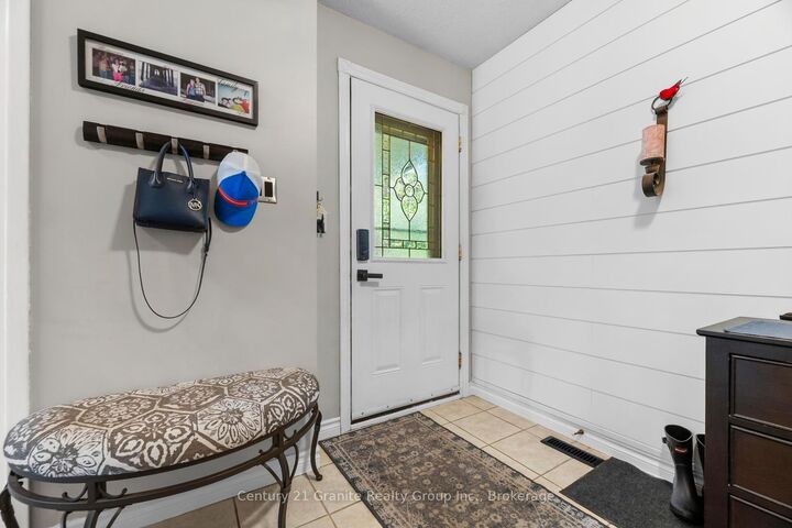 Property Photo:  25 Greenwood Road  ON L4A 5E8 