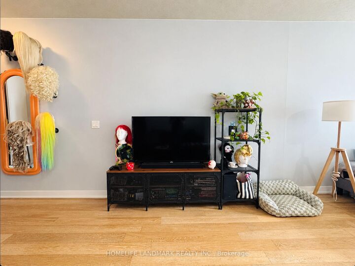 Property Photo:  1190 Dundas Street E 409  ON M4M 0C5 
