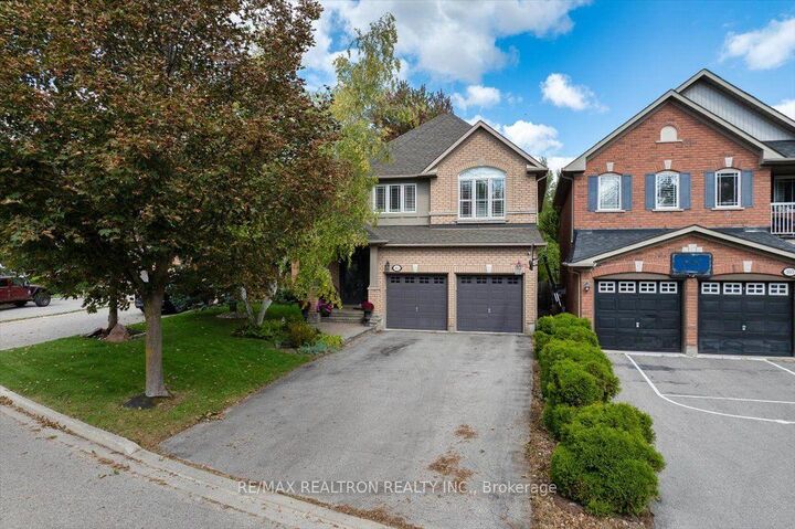 Photo de la propriété:  162 Estate Garden Drive  ON L4E 3X9 