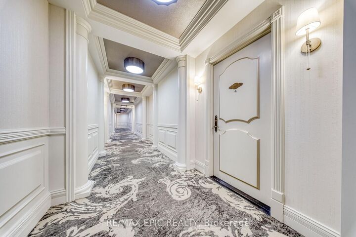 Property Photo: 7071 Bayview Avenue 211 ON L3T 7Y8