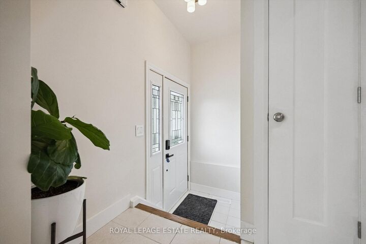 Property Photo:  3325 Strabane Drive  ON L5C 1W9 