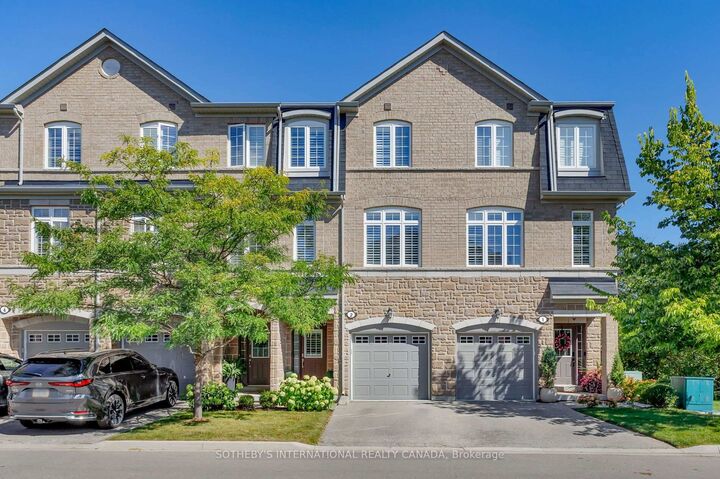 Property Photo: 1127 Haig Boulevard 2 ON L5E 2M6