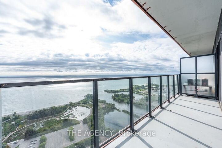 Photo de la propriété: 20 Shore Breeze Drive 4208 ON M8V 1A1