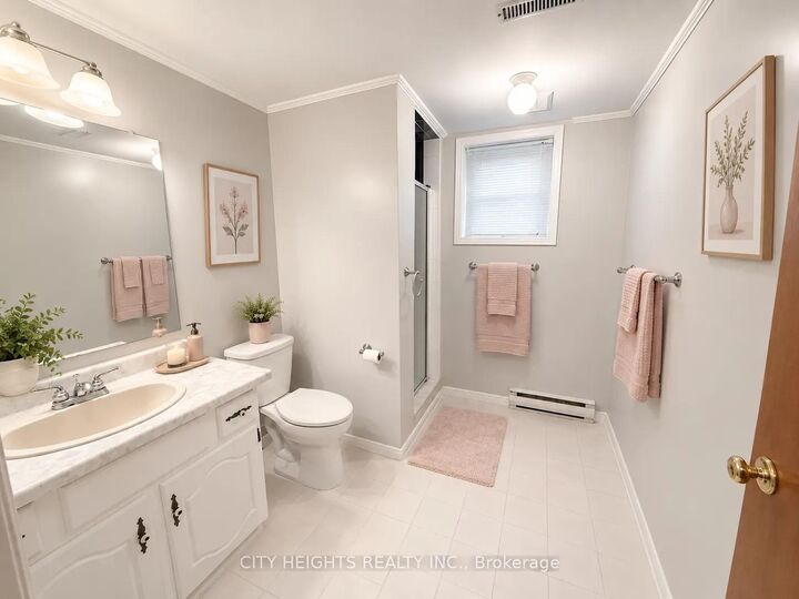 Property Photo:  1487 Jalna Boulevard Upper Level  ON N6E 3C4 