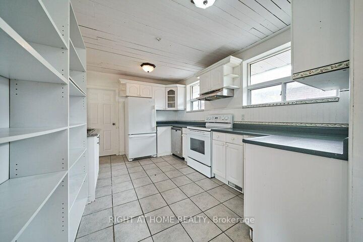 Photo de la propriété:  213 Cabot Street  ON L1J 5S2 
