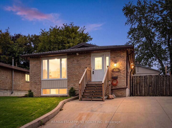 Property Photo:  136 Woodlawn Avenue  ON N3R 6S2 